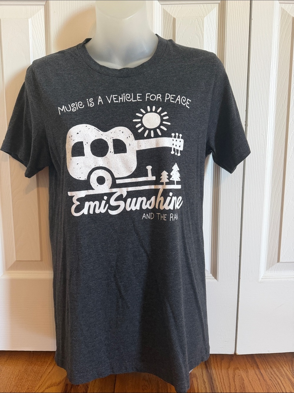Emi Sunshine and the Rain Music is Vehicle for Peace  T-Shirt Tee Small S